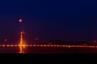lunar_eclipse_golden_gate_bridge_DL_20111210_DSC0820.jpg