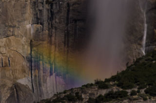 yosemite_falls_moonbow_DL_20120407_DSC3858.jpg